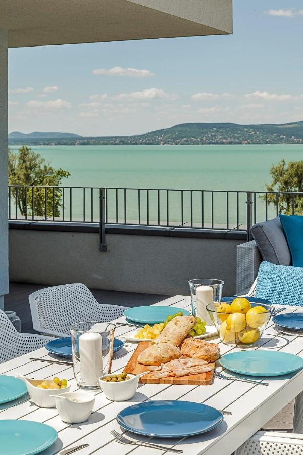 Blue Apartments Балатонлелле Экстерьер фото